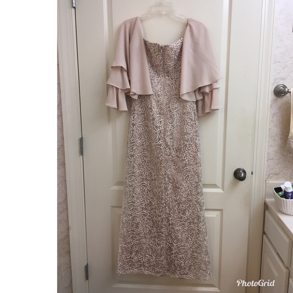 Laundry by Shelli Segal Gown - Picture 3 of 8